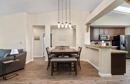 Relaxing 4BR 2BA Sleeps 8 Family Friendly - Photo 5