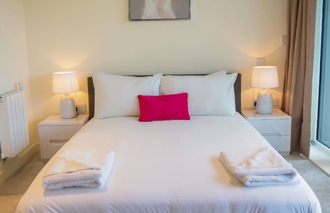 Thames View 2 Bed Apartment With Balcony - Photo 7