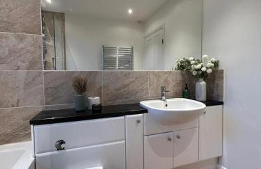 Cosy 2 bed house with driveway parking and garden - Foto 16