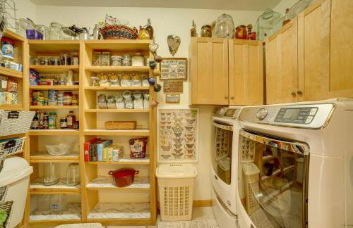 Decks and Views Spacious Cabin Near Table Rock Lake - Foto 10