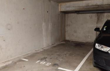 Essential Near stadium Air conditioning et Private parking - Foto 20