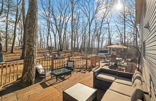 Home in Bushkill Saw Creek Poconos area - Photo 1