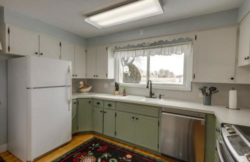 Burley Home with Playground - 1 Mi to Golf Course! - Foto 5