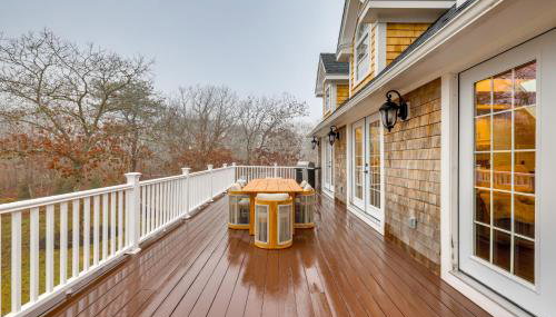 Easy Coast Access! Elevated Marthas Vineyard Stay - Foto 3