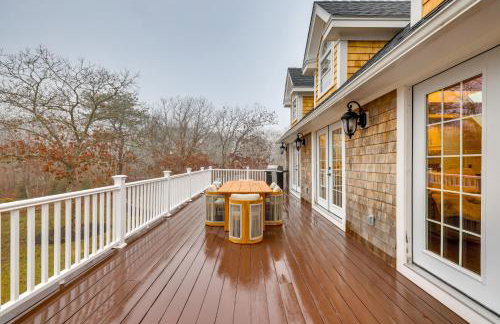 Easy Coast Access! Elevated Marthas Vineyard Stay - Foto 3