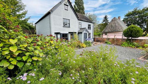 The Foremans House, With Hot Tub, A luxurious Historical pre 16th Century Grade II Listed House, location Essex in a picturesque Village, Country Pub In walking Distance - Foto 1, Garden