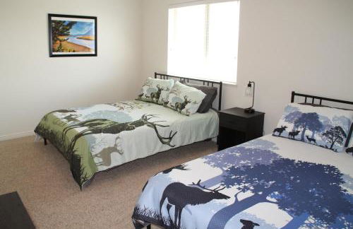 3 queen beds, 1 twin bed, 2 rooms, 1 and a half bath, self check-in, flexcation equipped - Foto 27