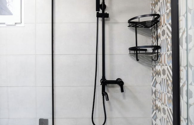 Chic & Modern 4BR Home in Old Tbilisi - Photo 27