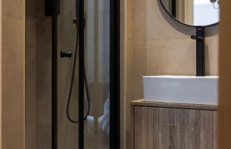 Flatzy - Prime City Apartment with Free Parking & Ping Pong Table - Foto 5