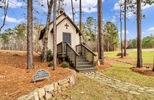 Balcony and Community Perks Lake Martin Condo! - Foto 35