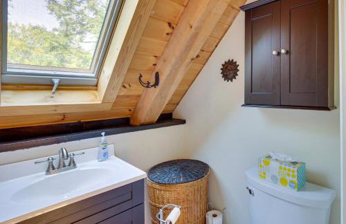 Frye Island Family Cabin with Lake and Beach Access! - Foto 26