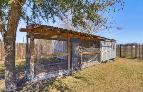 Hot Tub, Pool, and Fire Pit! Solar-Powered Hutto Gem - Foto 28