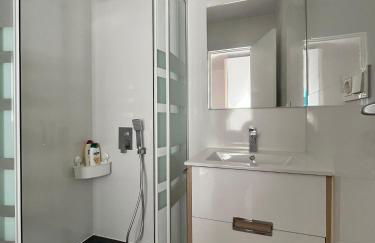 Elviria beach apartment in Marbella - Photo 9