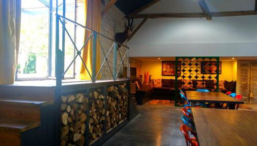 "La Case" - Magnifique ferme rénovée au cœur de la nature - Piscine privée sans vis-à-vis - Vue dégagée - Jardin - Stationnements gratuits devant la propriété - Belles prestations - Foto 4