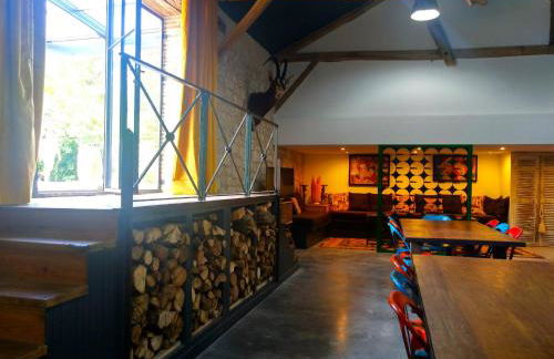 "La Case" - Magnifique ferme rénovée au cœur de la nature - Piscine privée sans vis-à-vis - Vue dégagée - Jardin - Stationnements gratuits devant la propriété - Belles prestations - Foto 4