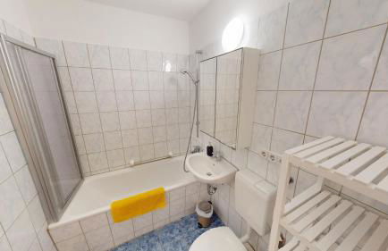 Praktisch eingerichtete Ferienwohnung, nur 5 Minuten bis zur Haltestelle Linie 5, WLAN - Foto 6