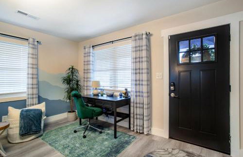 Blue Valley Inn - Hot Tub & Spacious Play Area! - Foto 17