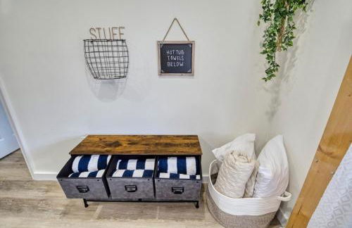 The Black Log Cabin - Hot Tub & Game Room - Foto 7