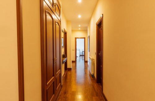 Mansión con Jacuzzi a 40 grados, gran piscina y Pádel - Photo 49