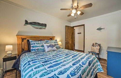 Houghton Lake Cottage Escape with Patio! - Foto 16