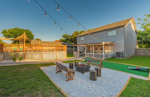 Luxury 5BR House with Pool by SeaWorld & Lackland - Foto 58