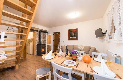 4 Seasons House - Photo 1