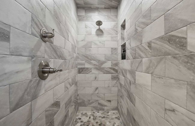 Sleeps 22, Lakefront w/ Private Dock & Pool, 2 Houses Lake Living by Avantstay - Foto 29