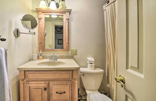 Townhome with Deck Walk to Mirror Lake and Main St! - Foto 14