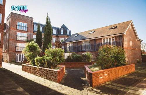 Spacious Central Leatherhead Apt Long Term Stay - Photo 7