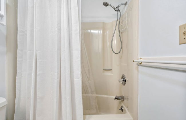 All is Wells Incredible Location! Walk to Beach - Photo 19