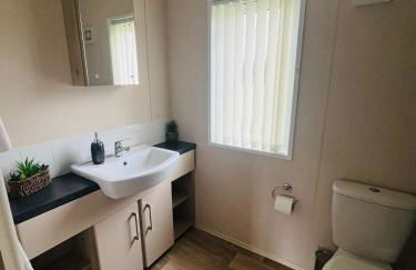 Rowan Lodge with Hot Tub - Foto 17