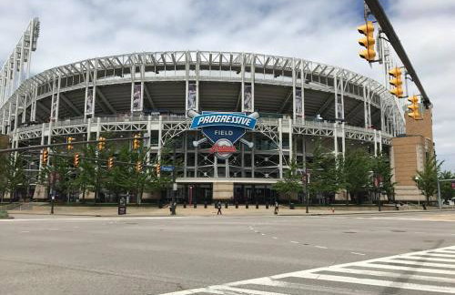 Lofts on E 4th, WALK TO CAVS, Sleeps 6 - Foto 7