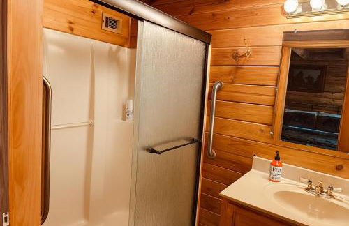 Crabapple-Secluded cabin with pond creek access, hot tube, fire pit in Blue Ridge - Photo 13