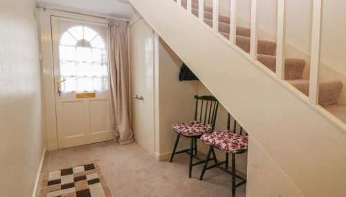 Thain House - Photo 3