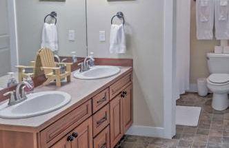 Gorgeous Wapato Point Lakehouse with Private Hot Tub - Foto 14