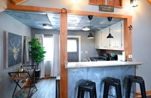 Charming Benson Home - Sleeps 5 Hot Tub! - Photo 17