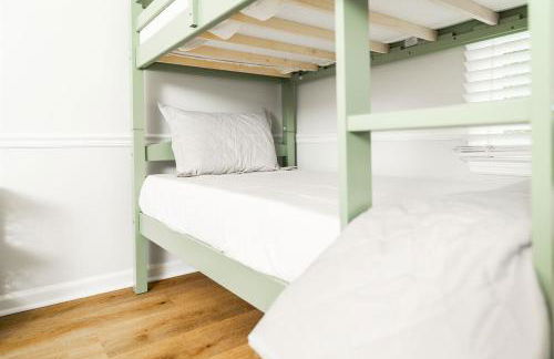 Ultimate Getaway with Pool and Games - Foto 23