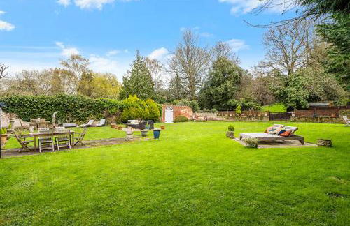 Hidden Cottage with Parking in Esher Surrey - Pass the Keys - Foto 14