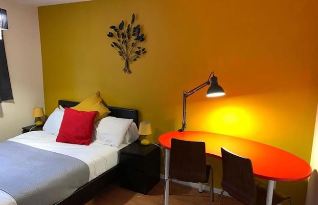 New Cross Mews 4 Bedroom 2 Bathrooms Fast Wifi Parking Sleeps up to 12 - Photo 4