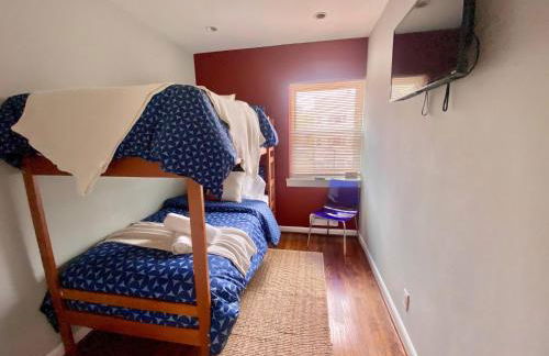 Easy PATH&Bus access- NYC| designer home + Deck. - Photo 25