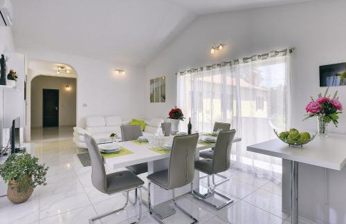 Apartment With Modern Decor and Spacious Garden, 3 km From the Beach - Foto 52