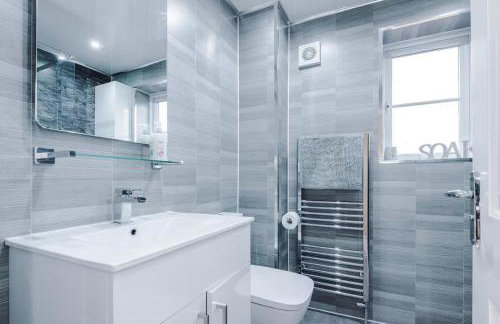 Spacious 3 bedroom home with garden - Foto 38