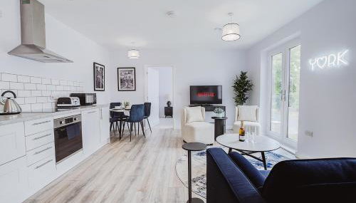 Stylish new-build, free parking, 20-minute walk to city centre - Foto 1, stove, toaster