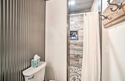 Rustic-Chic Apartment with Gas Grill 20 Mi to MSU! - Foto 18