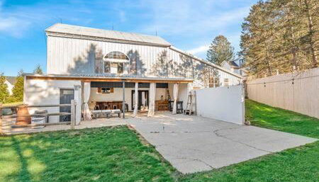 Underground Railroad Barn - Photo 5