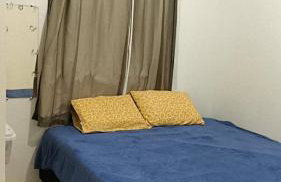 Garagem para 3 carros Morada Valentim é uma Casa dois quartos climatizada em Paracuru, 2 decks, piscina, portão automático, cerca elétrica com conforto e qualidade para você! - Foto 14