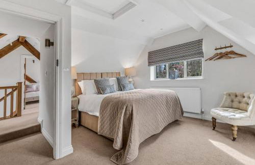 Hiron's Piece and Honeysuckle Cottage - with Hot Tub - Photo 54