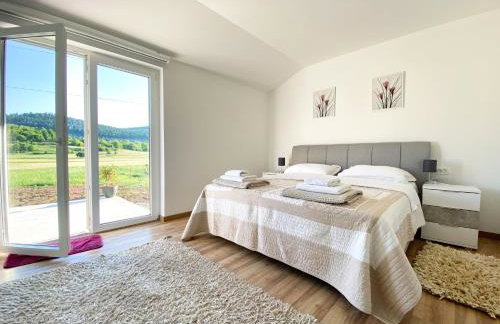 Apartman Fenestra s terasom i pogledom na Gacku - Foto 1