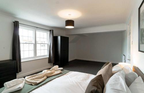 Bright 1 Bed Harbour-side Apartment with Balcony - Photo 16