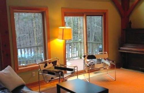 Beautiful Two-Bedroom Cabin Rental Set in the Forests of the Berkshires, Massachusetts - Foto 9